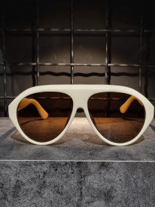 عینک GUCCI فریم سفید / شیشه قهوه ای کدZN3607