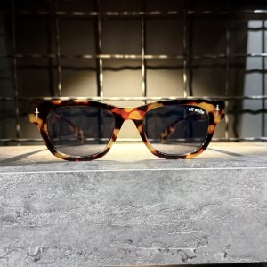 عینک برند OFF WHITE فریم چریکی زرد مشکی / شیشه دودی کد ZN3865