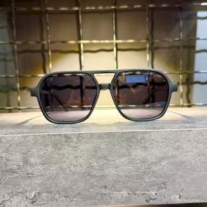 عینک برند TOMMY فریم کائوچویی مشکی متالیک /دسته مشکی/شیشه دودی کد 100
