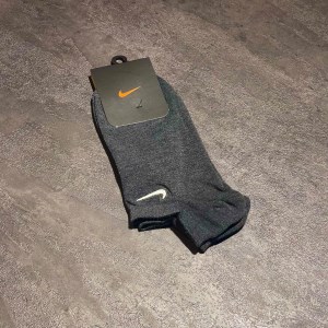 جوراب مچی برند NIKE طرح بیسیک رنگ طوسی تیره کد 17084