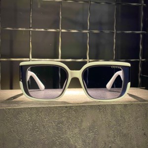 عینک GUCCI فریم سفید / شیشه دودی کد 9666