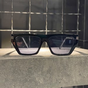 عینک GIVENCHY فریم کائوچویی مشکی نقره ای / شیشه دودی کد 98054