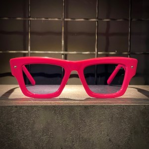 عینک DIOR فریم کائوچویی صورتی / شیشه دودی کد 100