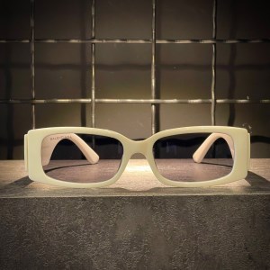 عینک BALENCIAGA فریم کائوچویی سفید / شیشه دودی کد BB2308