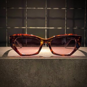 عینک MIUMIU فریم کائوچویی پلنگی / شیشه عسلی کد D2944 عینک MIUMIU فریم کائوچویی پلنگی / شیشه عسلی کد D2944