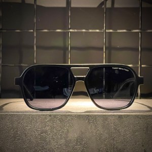 عینک TOMMY فریم کائوچویی مشکی مات دسته مشکی / شیشه دودی کد 100